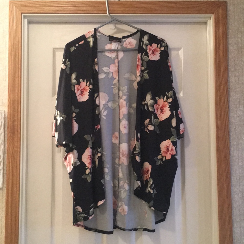 Discreet Rose Kimono